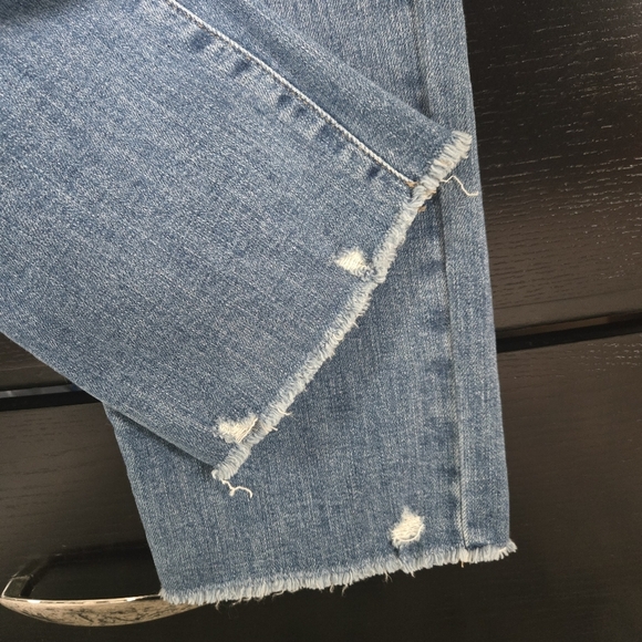 Ally Medium Wash Ultra High Rise Distressed Cropped Jeans size 9 - Picture 7 of 11
